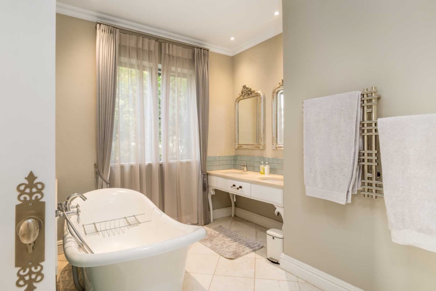 5 Bedroom Property for Sale in Val De Vie Estate Western Cape
